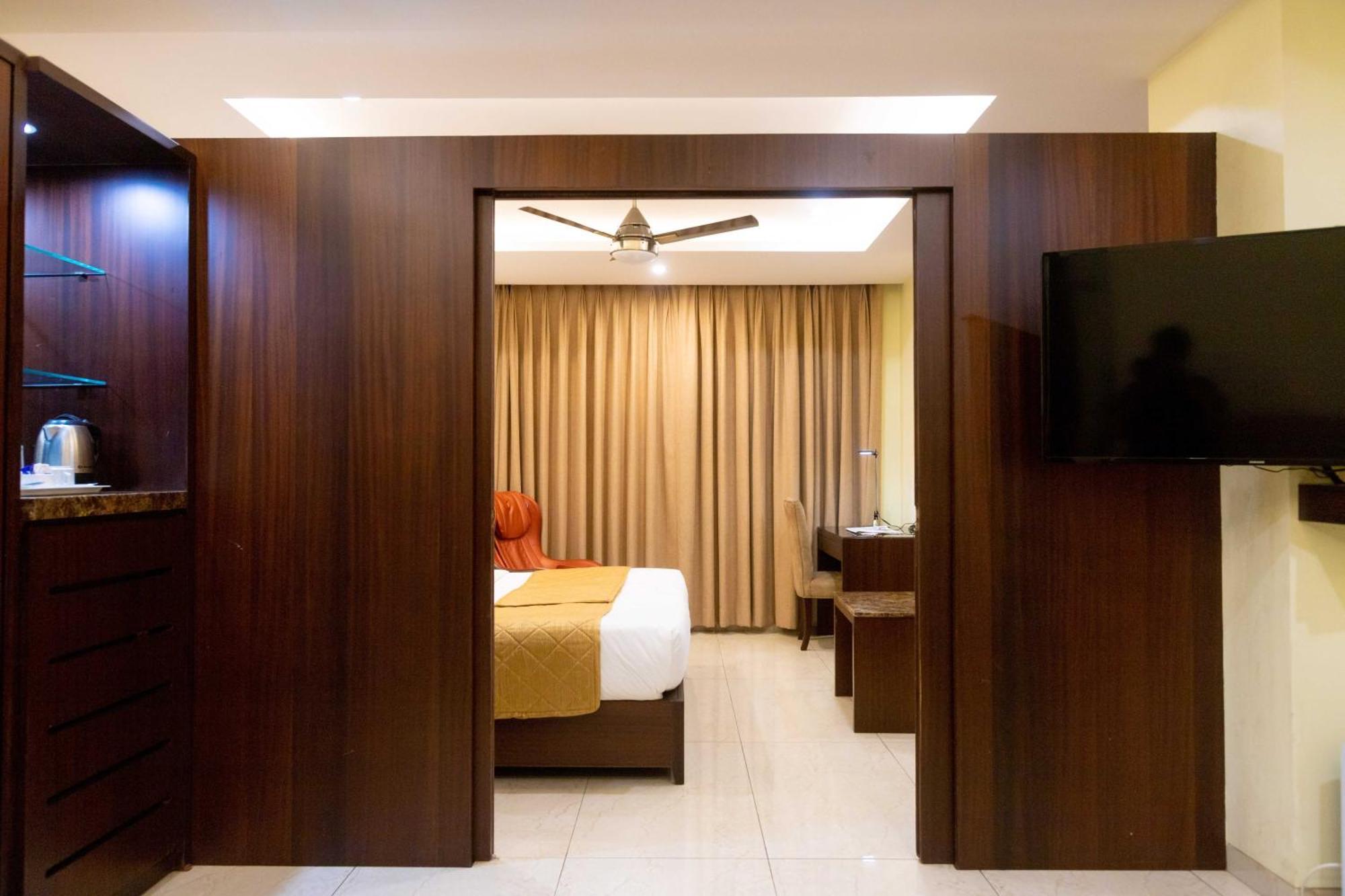 Hotel Godwin - Colaba Mumbai  Buitenkant foto