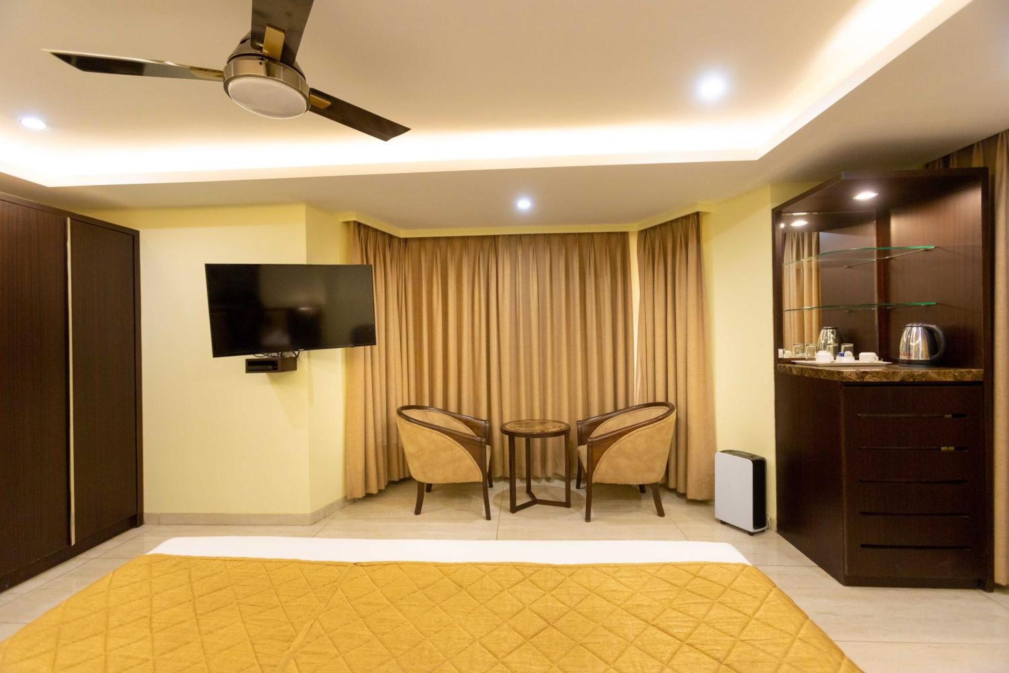 Hotel Godwin - Colaba Mumbai  Buitenkant foto