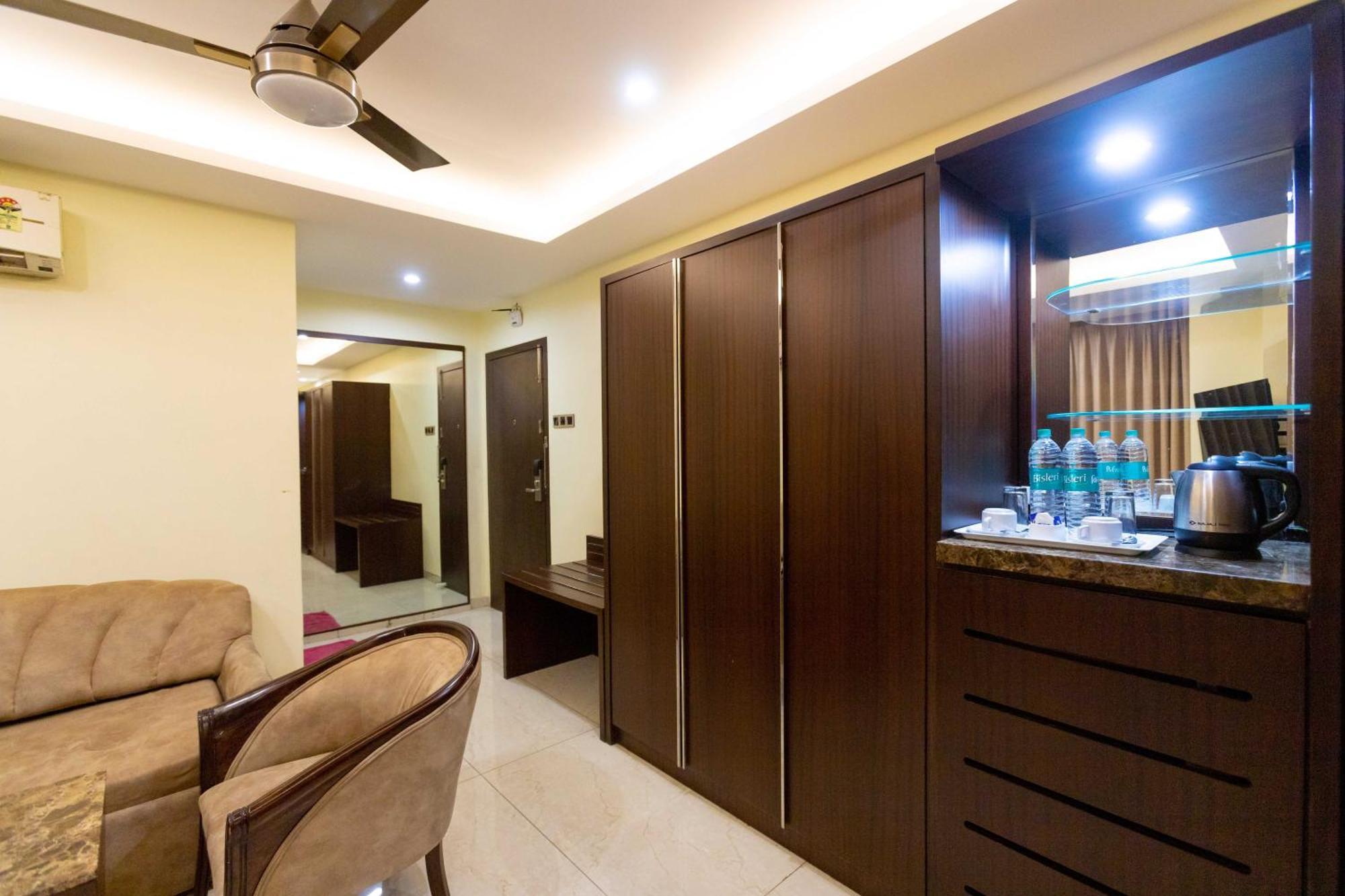 Hotel Godwin - Colaba Mumbai  Buitenkant foto