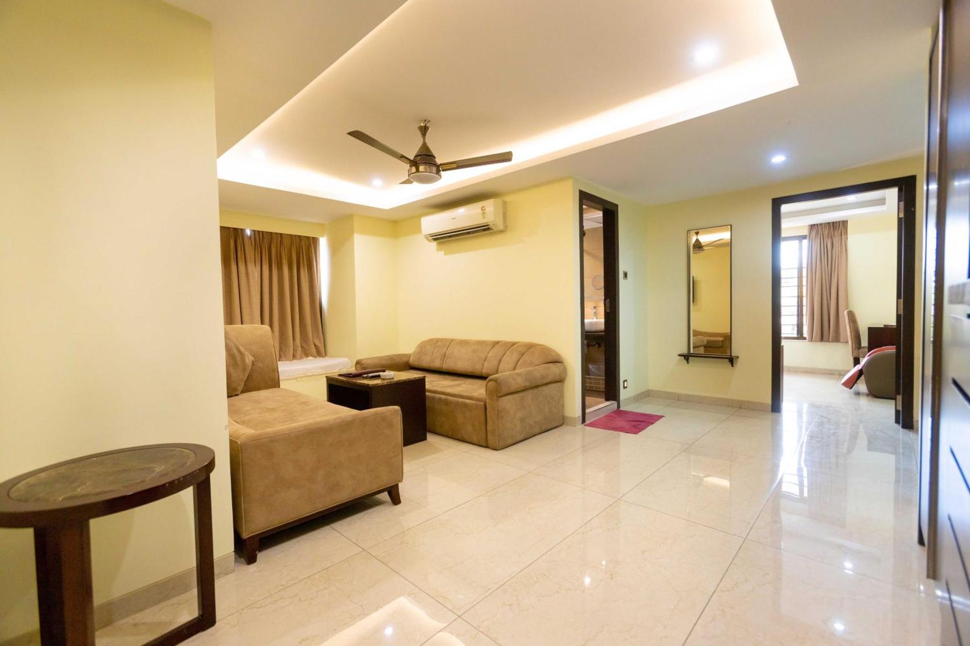 Hotel Godwin - Colaba Mumbai  Buitenkant foto
